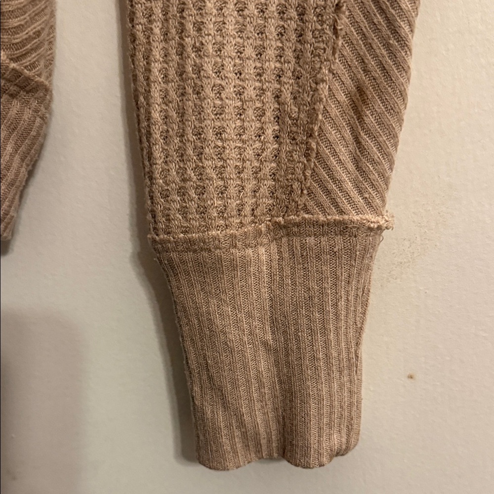 FP We The Free Size XS Tan Santa Clara Textured Thermal Long Sleeve V-Neck Top - Picture 9 of 14